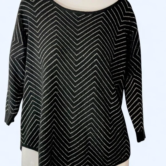 Black and silver shimmering top with a boho vibe. Size: S C - Picture 1 of 4